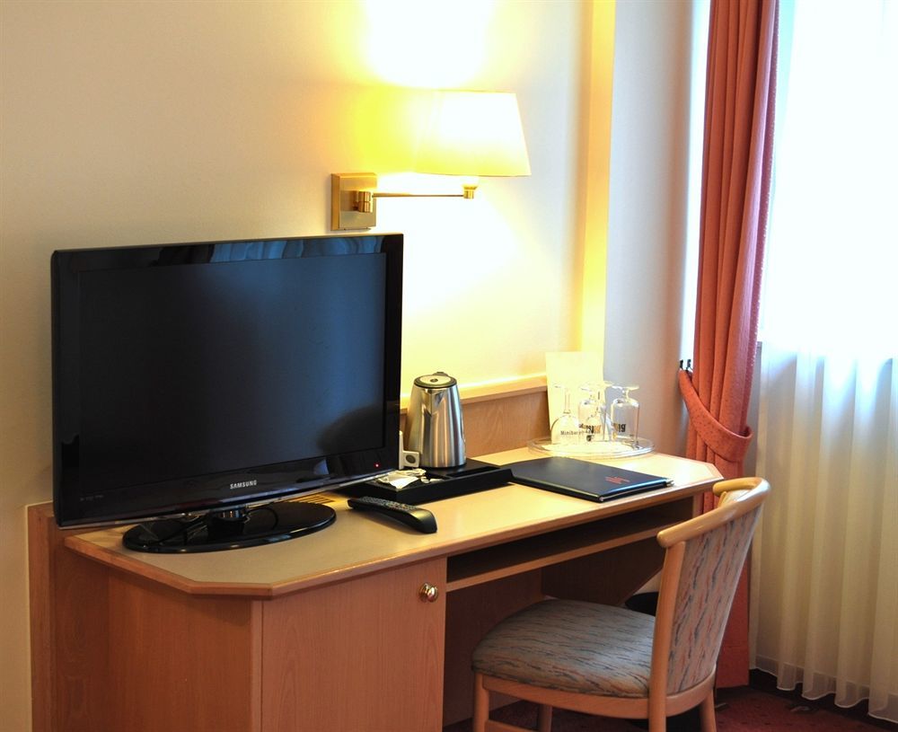 Parkhotel Frankfurt Airport Hattersheim am Main Exterior photo