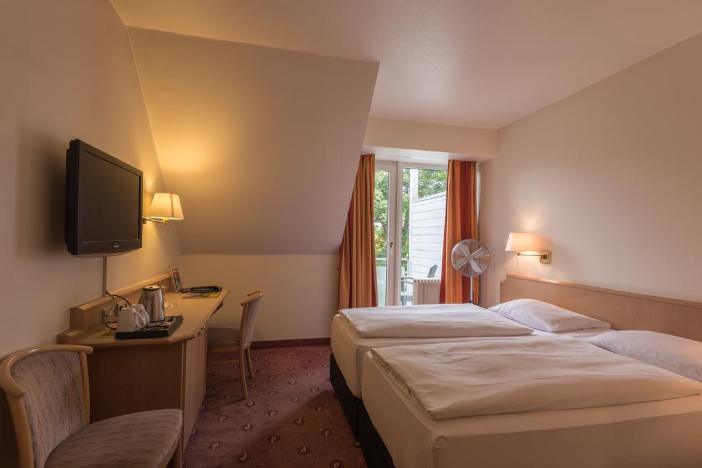 Parkhotel Frankfurt Airport Hattersheim am Main Exterior photo