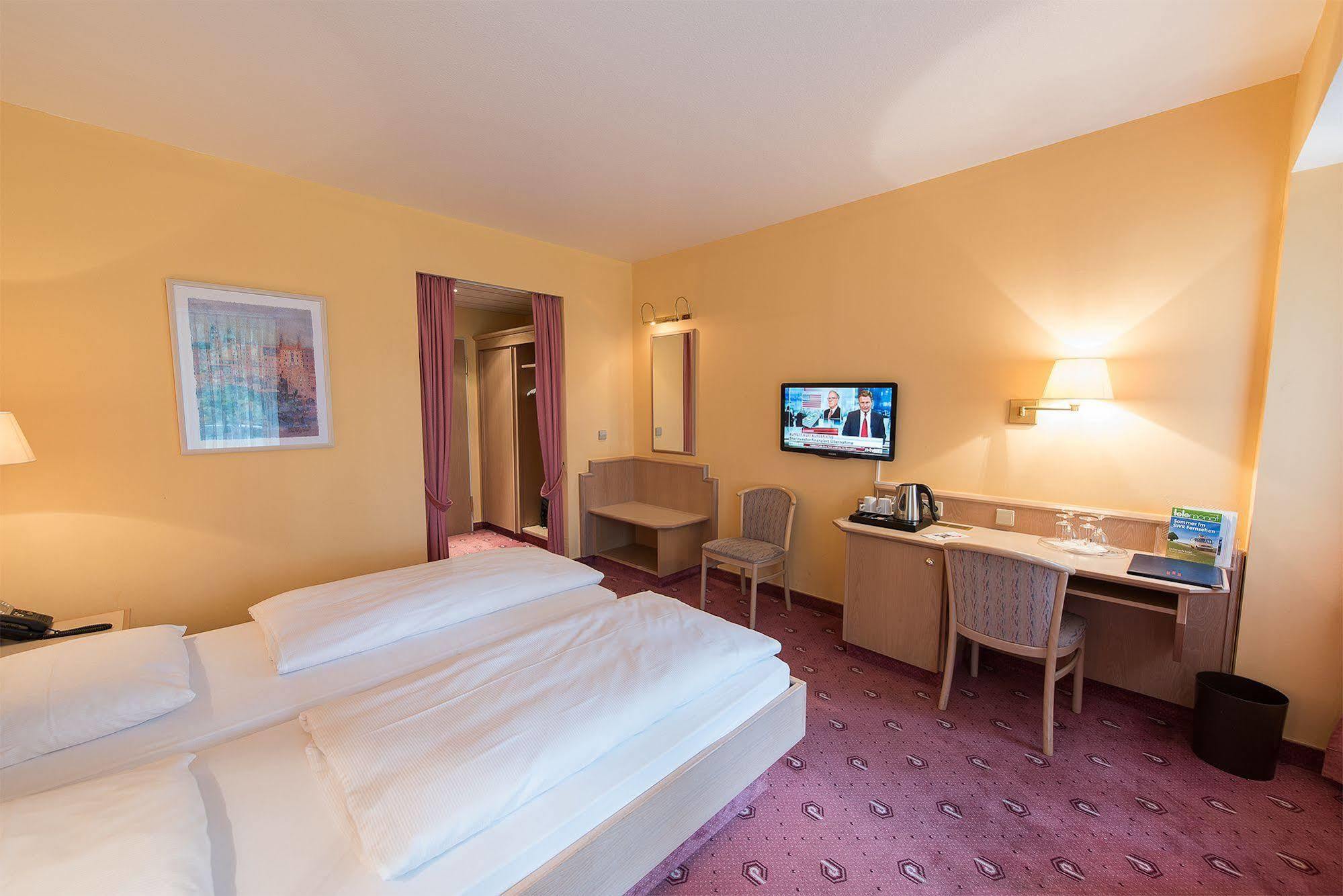 Parkhotel Frankfurt Airport Hattersheim am Main Exterior photo