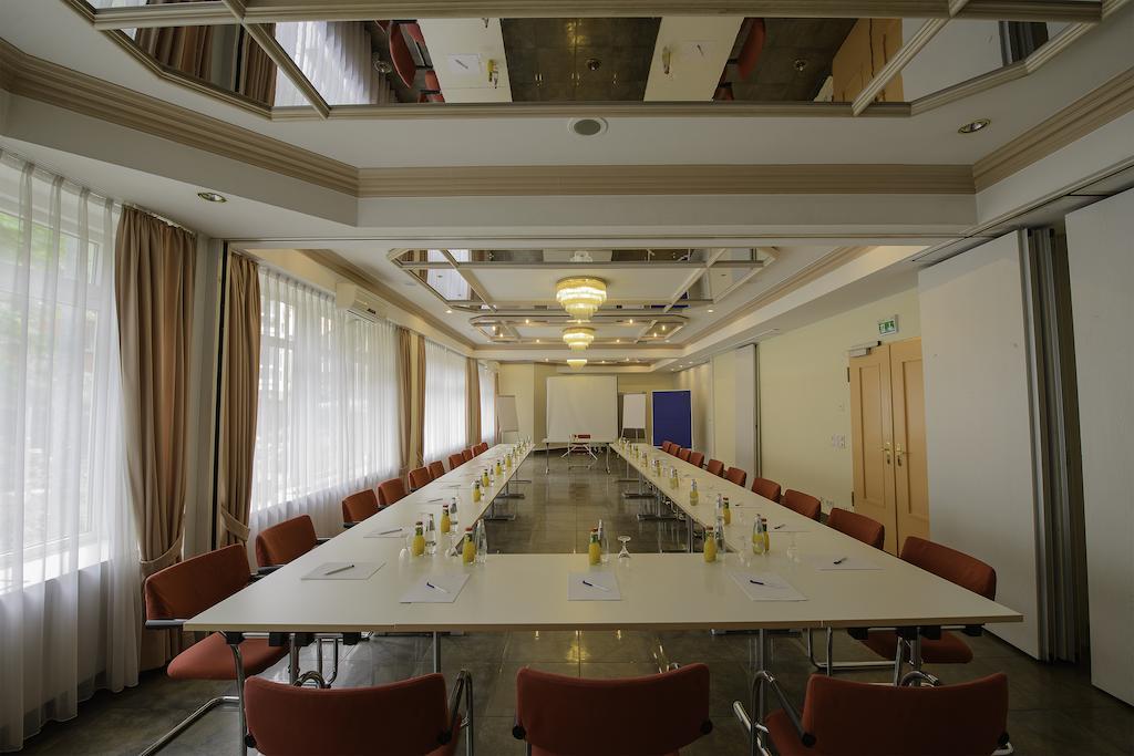 Parkhotel Frankfurt Airport Hattersheim am Main Exterior photo